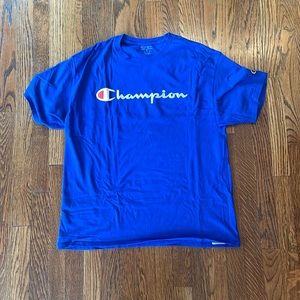 CHAMPION t-shirt.